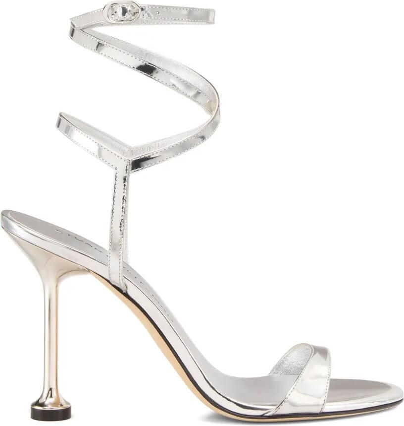 Stuart Weitzman Nudistini Wrap sandalen met enkelbandje en hak Zilver