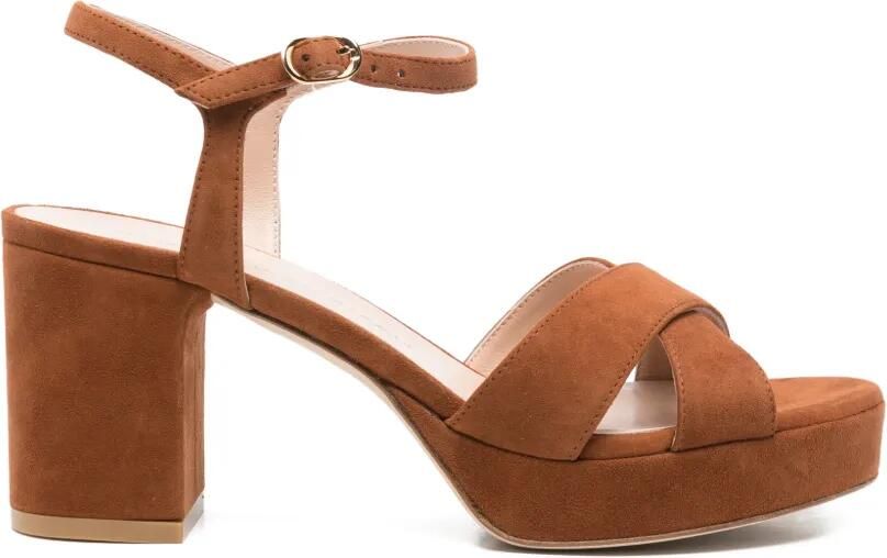 Stuart Weitzman Sandalen met gekruiste bandjes Bruin