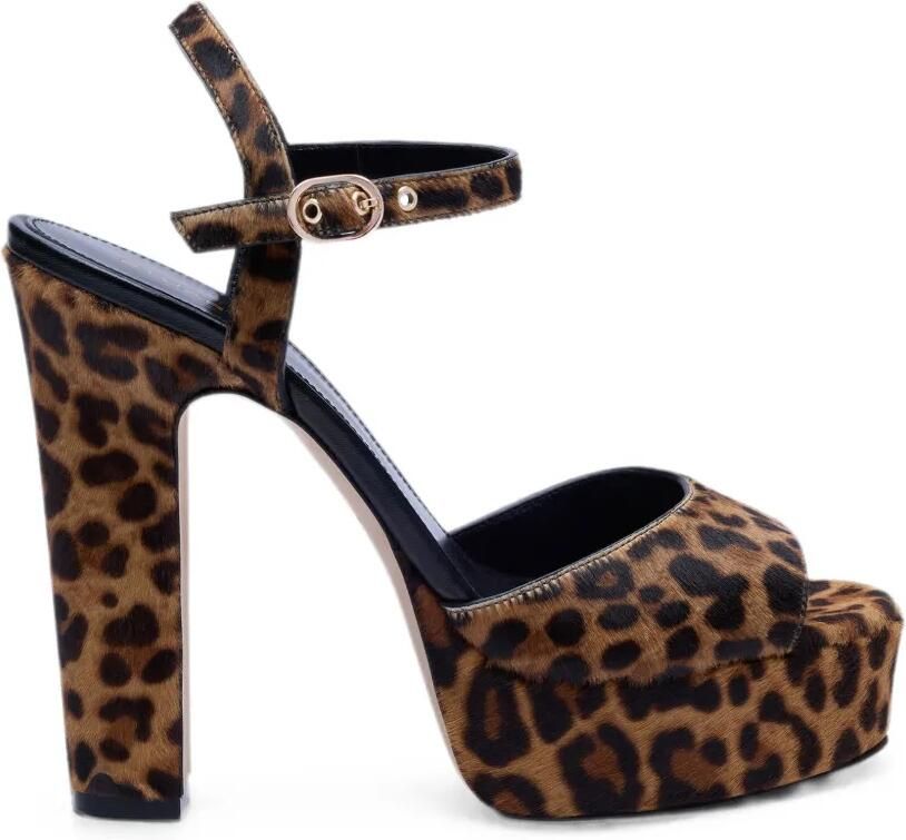 Stuart Weitzman Sandalen met luipaardprint en plateauzool Bruin