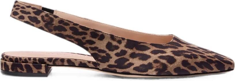 Stuart Weitzman Stassi slingback pumps met luipaardprint Bruin