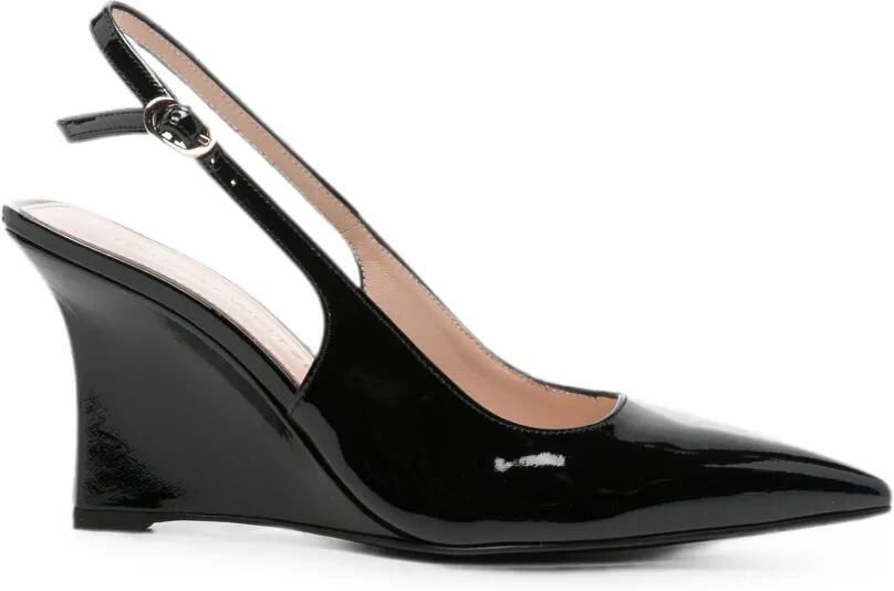 Stuart Weitzman Vinnie slingback pumps met sleehak Zwart