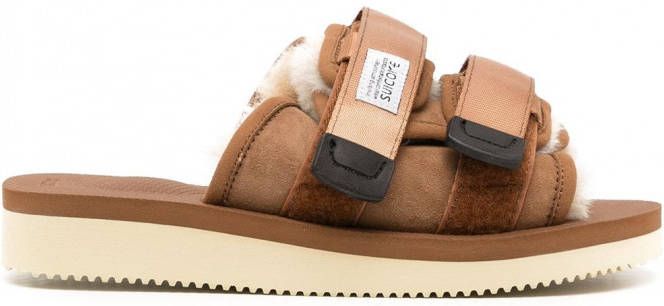 Suicoke Moto slippers met lammy afwerking Bruin