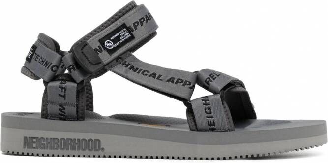 Suicoke x Neighborhood sandalen met logoband Grijs