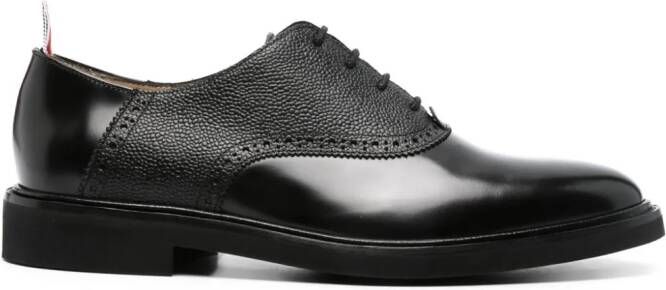 Thom Browne Leren brogues met logo label Zwart