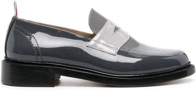 Thom Browne Loafers van lakleer Grijs