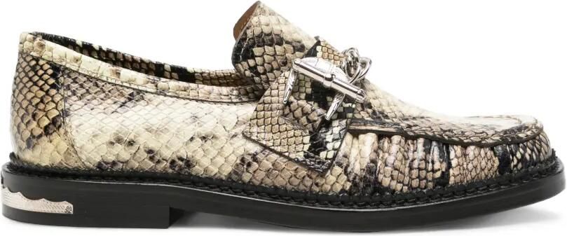 Toga Pulla Loafers met kettingdetail en slangenhuid-effect Beige