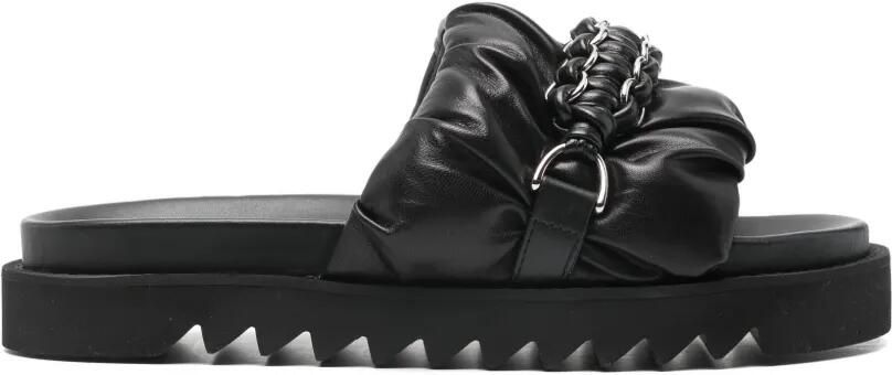 Toga Virilis Gesmockte leren sandalen met kettingdetail Zwart