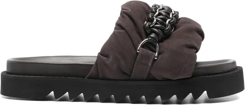 Toga Virilis Gewatteerde sandalen met kettingdetail Bruin