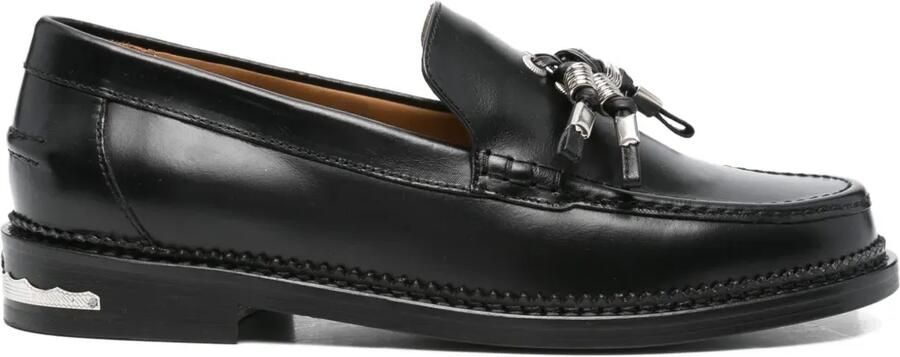 Toga Virilis Loafers verfraaid met kwastjes Zwart