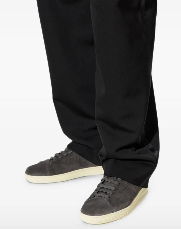 TOM FORD Warwick suède sneakers met geperforeerd logo Grijs