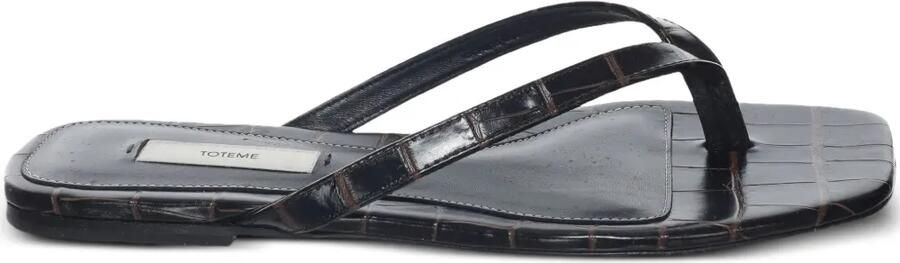 TOTEME Leren sandalen met krokodillen-reliëf Bruin