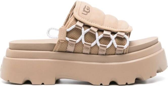 UGG Callie suède slippers met plateauzool Beige
