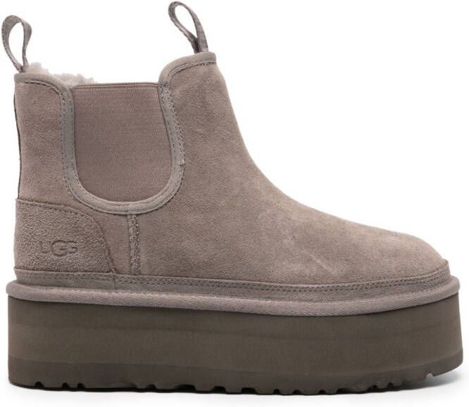 UGG Classic Mini enkellaarzen met plateauzool Grijs