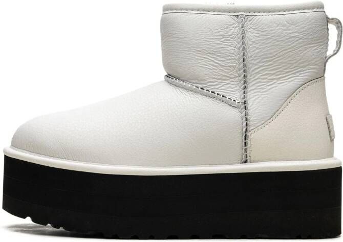 UGG Classic Mini Platform laarzen met plateauzool Wit