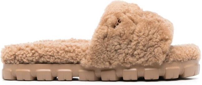 UGG Maxi Curly Scuffetta slippers van lamsleer Bruin