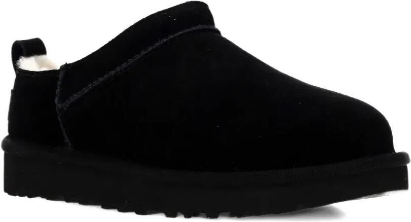 UGG Classic Micro enkellaarzen Zwart
