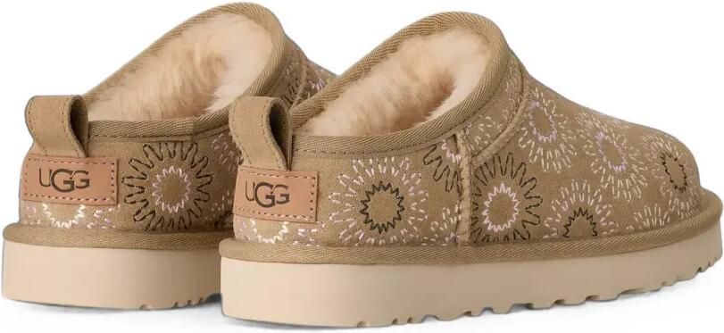 UGG Classic Micro Sun Stitch enkellaarzen met borduurwerk Beige - Foto 3