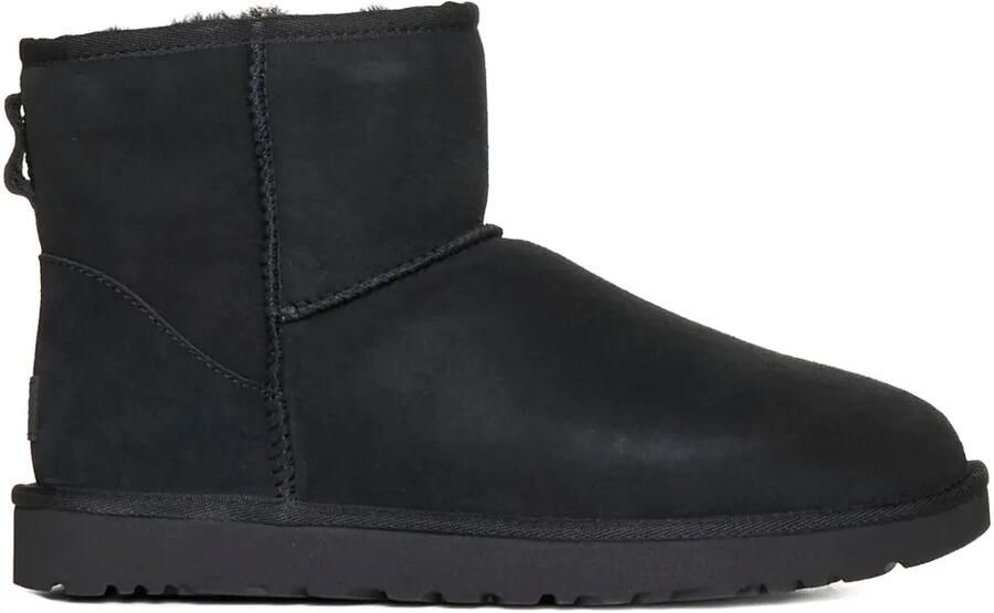 UGG Classic Mini II enkellaarzen Zwart