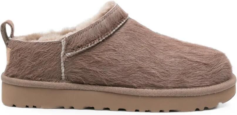 UGG Classic slippers met logo-patch Bruin