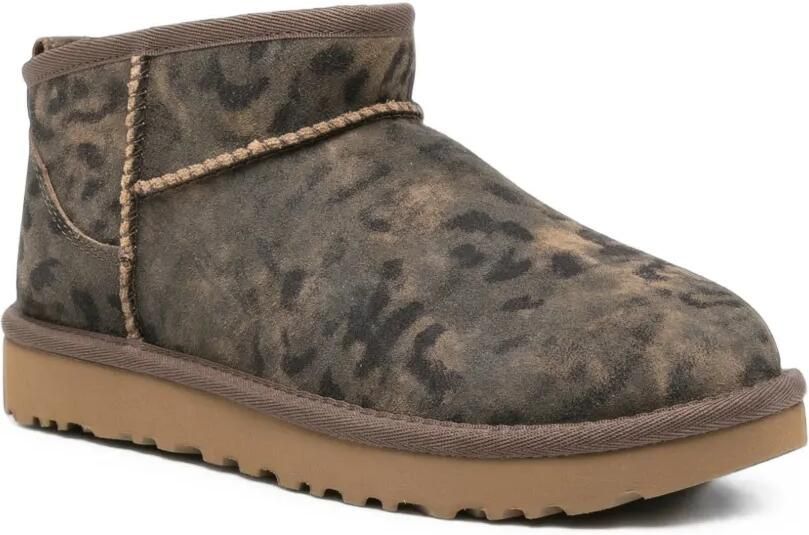 UGG Classic Ultra Mini laarzen met stippen Bruin