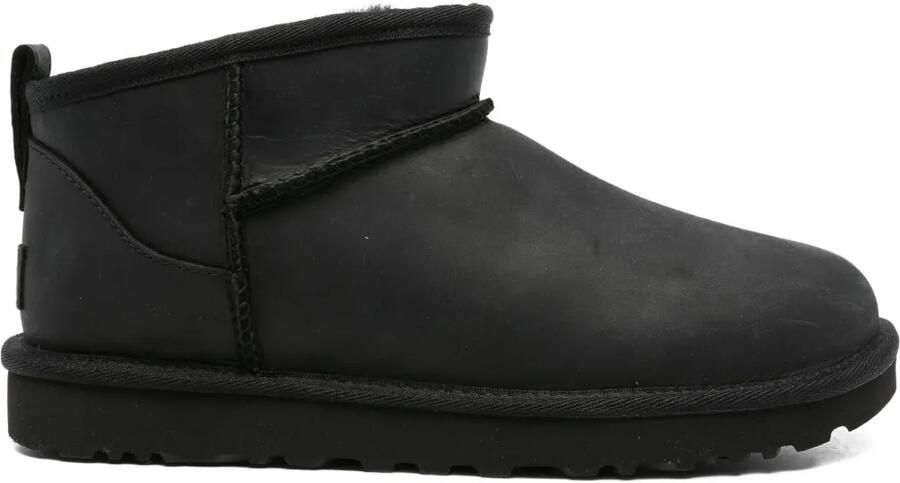 UGG Classic Ultra Mini enkellaarzen Zwart