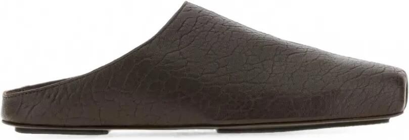 Uma Wang Leren slippers met gekreukt effect Bruin