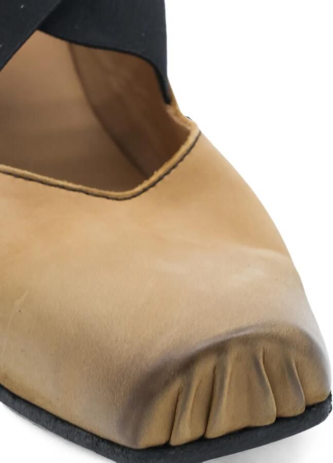 Uma Wang Leren pumps met gekruiste bandjes Beige - Foto 2