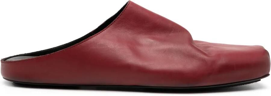 Uma Wang Leren slippers met vierkante neus Rood