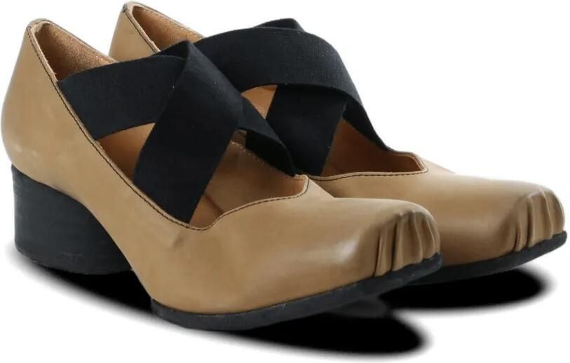 Uma Wang Pumps met vierkante neus en gekruiste bandjes Bruin