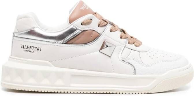 Valentino Garavani One Stud leren sneakers Wit