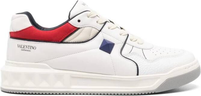 Valentino Garavani One Stud leren sneakers Wit