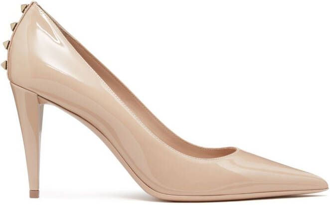 Valentino Garavani Pumps met puntige neus en studs Beige