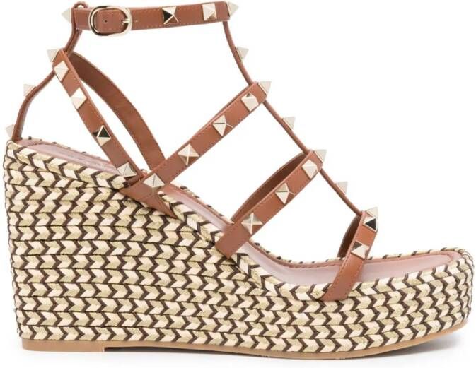 Valentino Garavani Rockstud 100mm espadrilles met sleehak Bruin