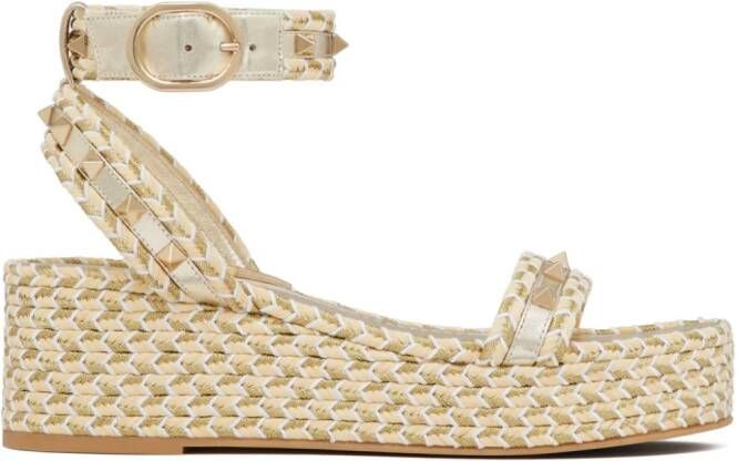 Valentino Garavani Rockstud 45mm geweven sandalen Beige