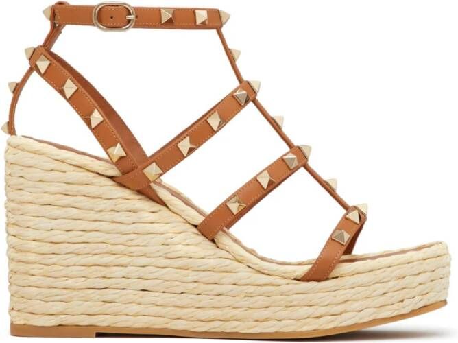 Valentino Garavani Rockstud espadrilles met sleehak Bruin