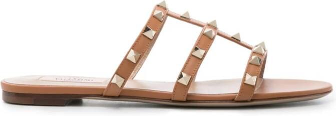 Valentino Garavani Rockstud flat leather sandals Bruin