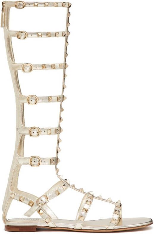 Valentino Garavani Rockstud metallic gladiator sandalen Beige
