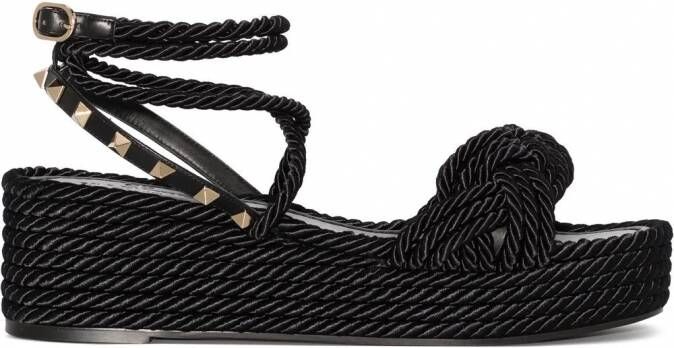 Valentino Garavani Rockstud sandalen met plateauzool Zwart