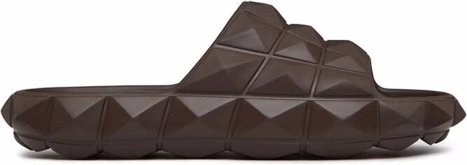 Valentino Garavani Slippers met studs Bruin