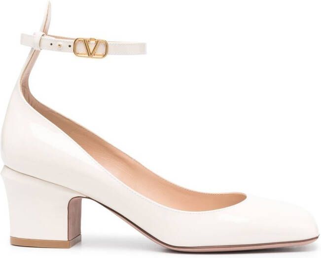 Valentino Garavani Tan-Go lakleren pumps Beige