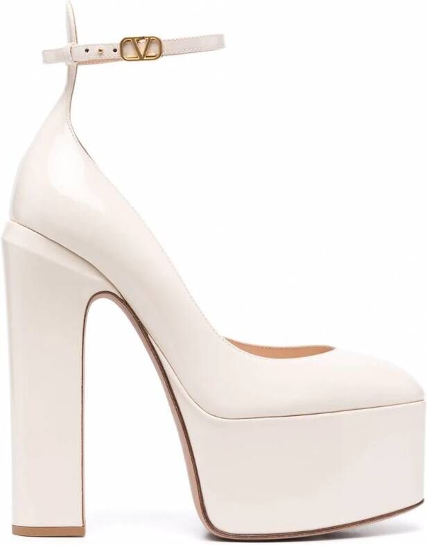 Valentino Garavani Tan-Go lakleren pumps Beige