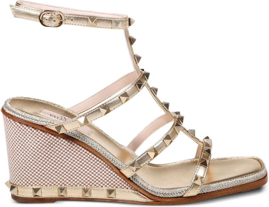 Valentino Garavani 80 mm sandalen met sleehak en studs Goud