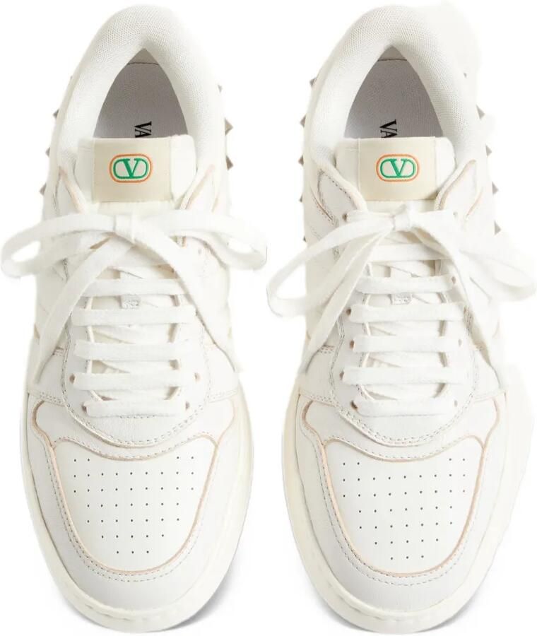Valentino Garavani Freedots sneakers in kidskin and nappa calfskin with stud detail - Foto 2