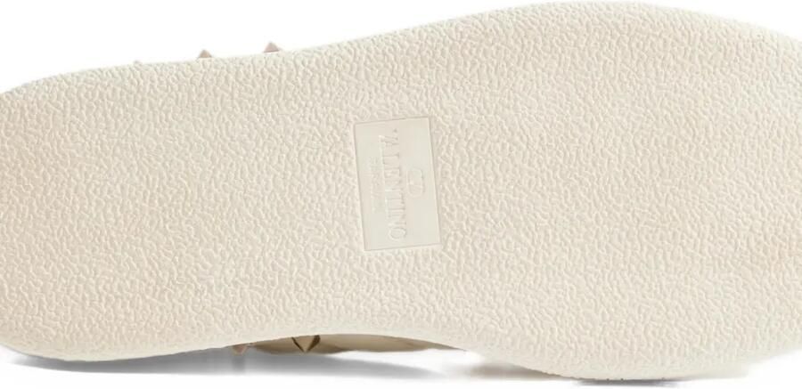 Valentino Garavani Freedots sneakers in kidskin and nappa calfskin with stud detail - Foto 3