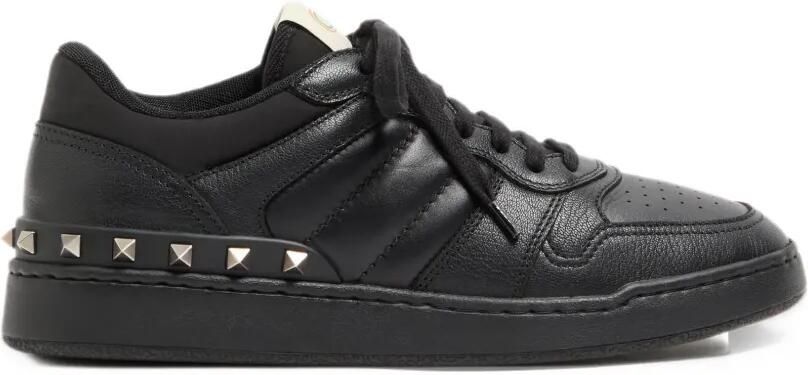 Valentino Garavani Freedots sneakers in kidskin and nappa calfskin with stud detail Zwart