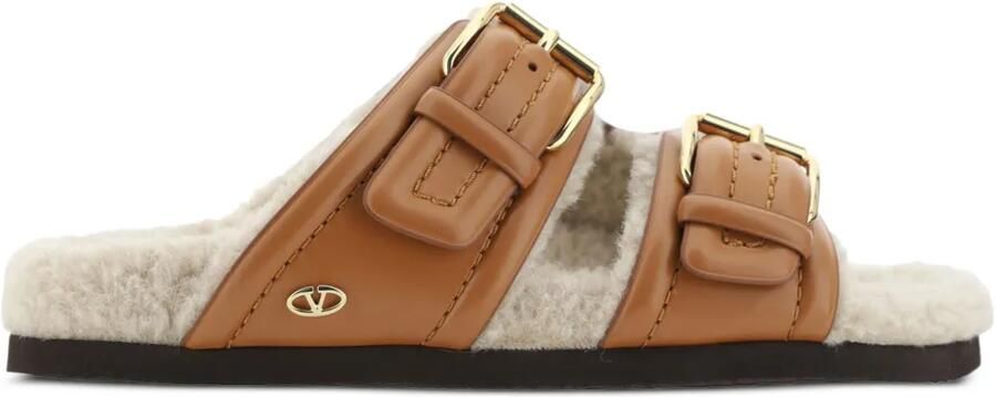 Valentino Garavani Lammy slippers met gesp Bruin