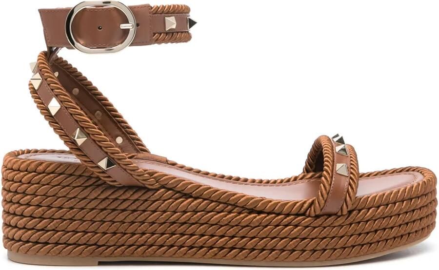 Valentino Garavani Rockstud espadrilles met plateauzool Bruin