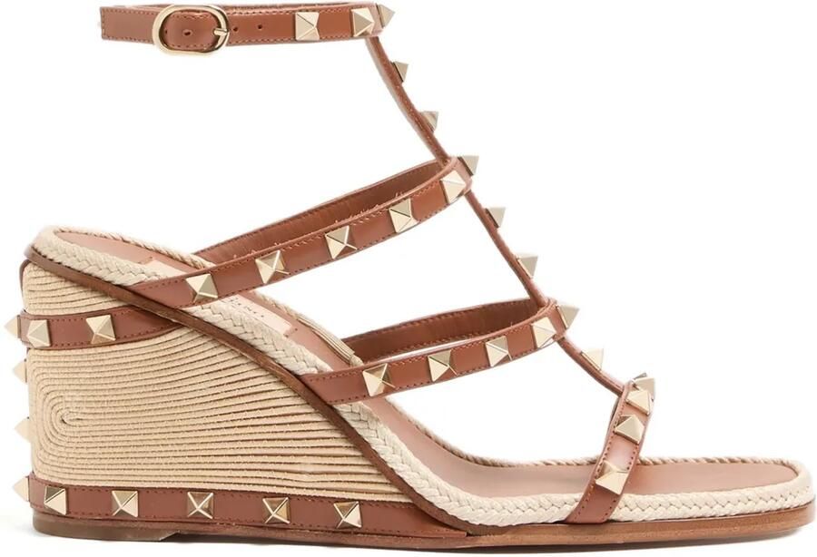 Valentino Garavani Rockstud kalfsleren sandalen met sleehak en Cornely-borduurwerk Bruin