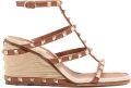 Valentino Garavani Rockstud kalfsleren sandalen met sleehak en Cornely-borduurwerk Bruin - Bruin