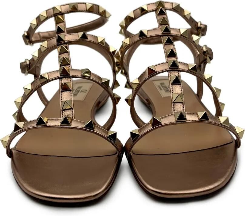 Valentino Garavani Rockstud sandalen met bandje en studs Bruin